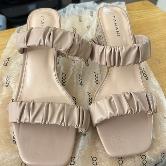 Tahari Double Band Strap Nude Sandals - Picture 2 of 6
